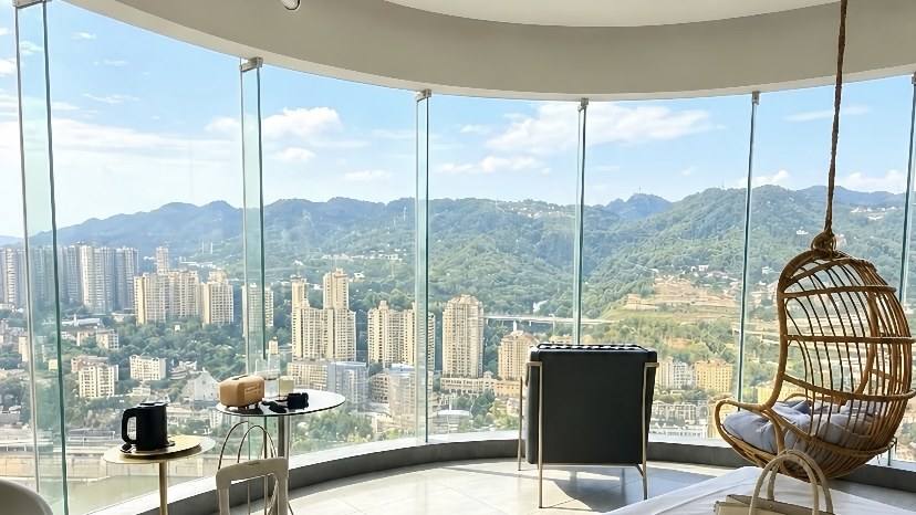 River-view suite in a central Chongqing hotel
